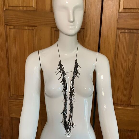 Rock n roll look feathery  long necklace - Picture 2 of 3